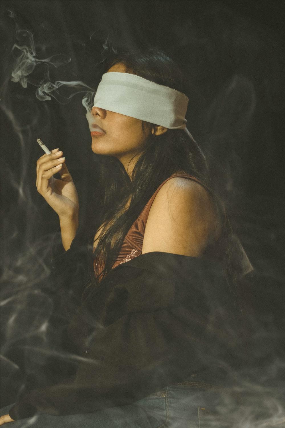 1000x1500 Girl Smoking Picture [HQ]. Download Free Image