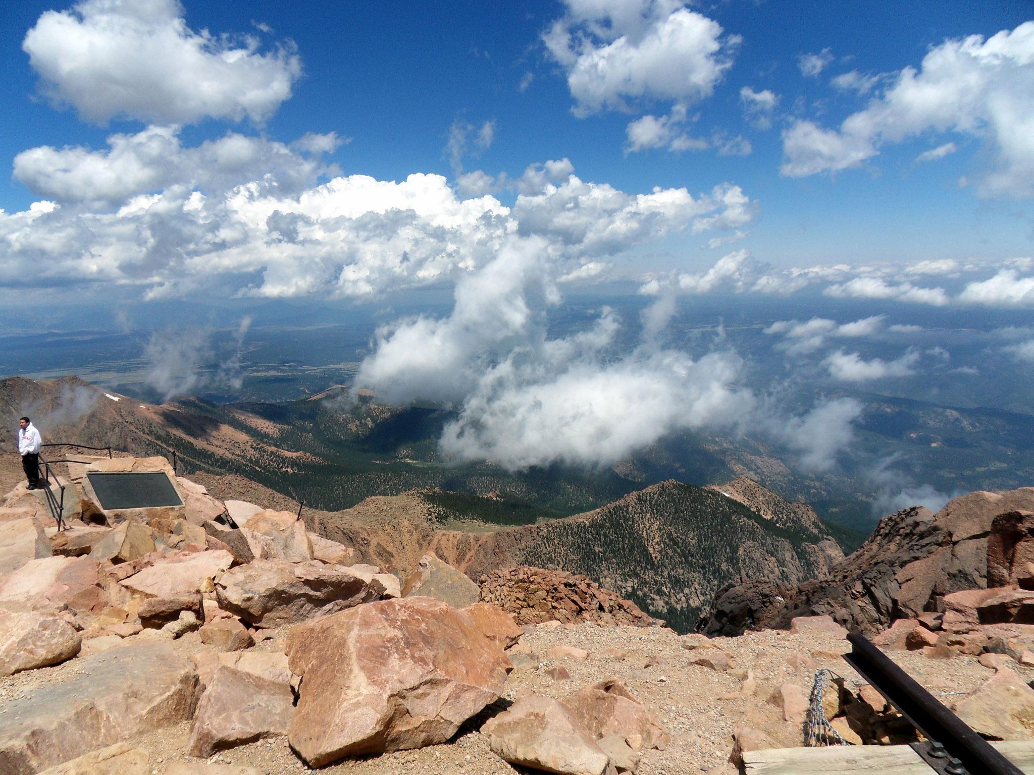 2048x1536 Pikes Peak 2010: On Top of the World