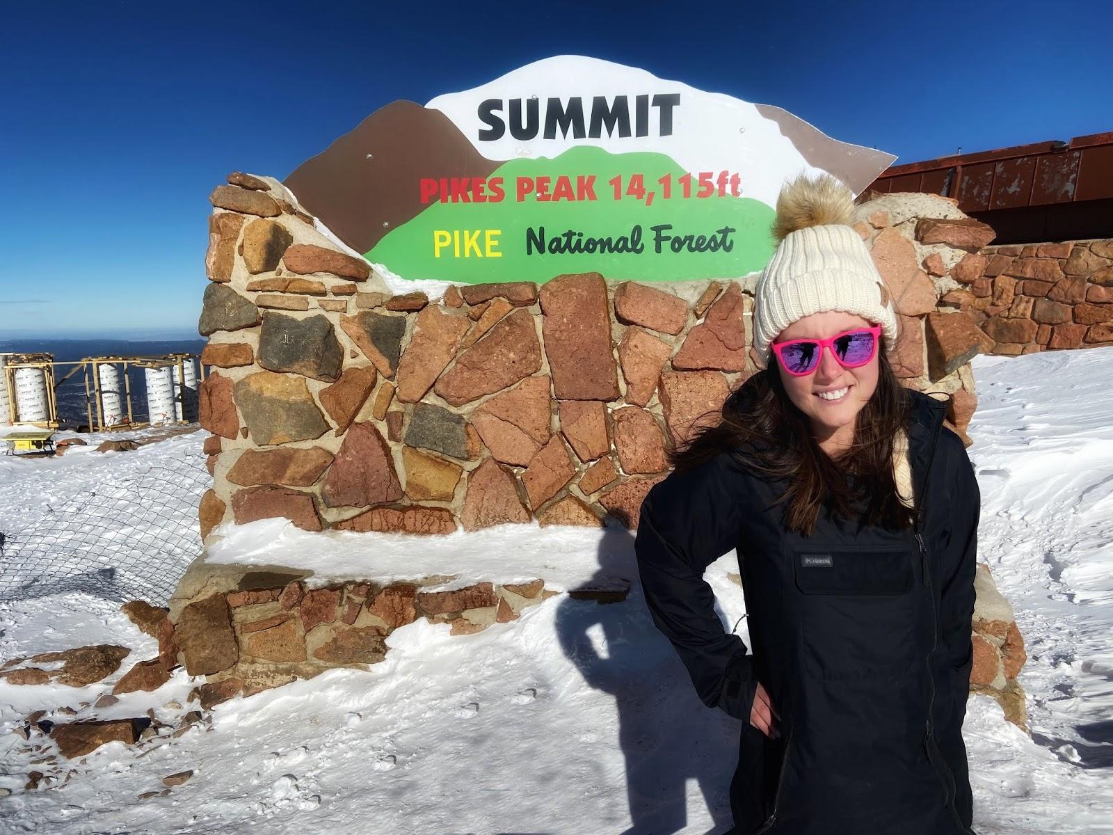 1600x1200 Hours in Colorado Springs, Colorado: Winter Edition