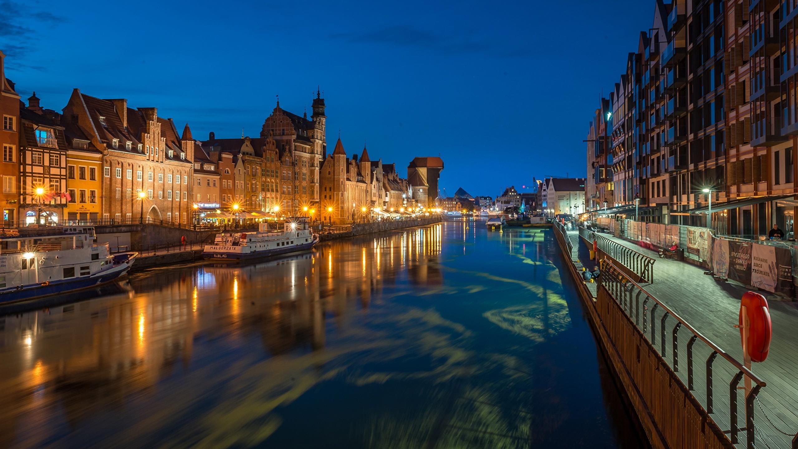 2560x1440 Photos Cities Gdańsk Poland Street lights Riverboat Night 2560x1440