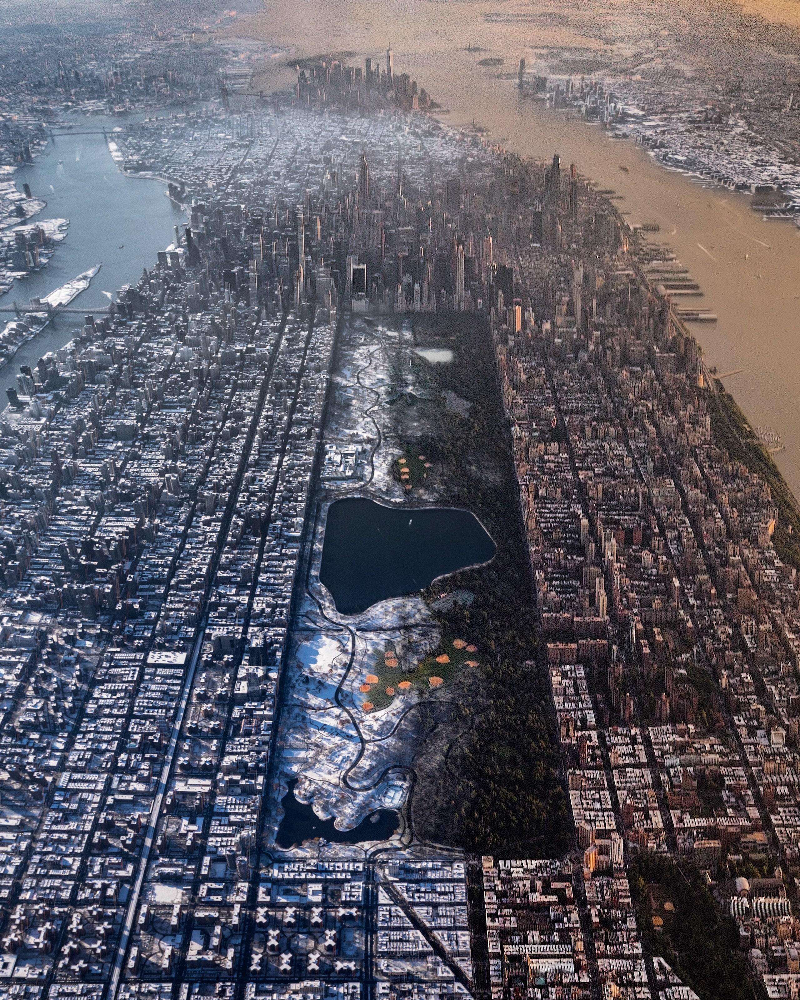 2560x3201 The Viral 'Half Summer, Half Winter' Manhattan Aerial Photo