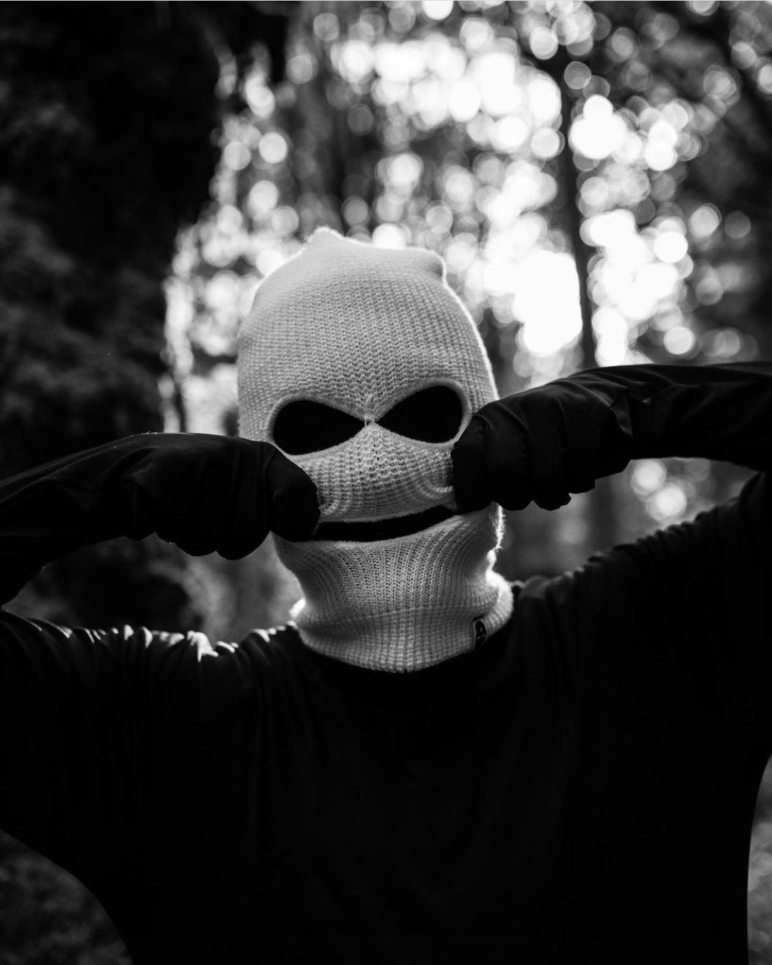 1125x1406 MASKED MEN