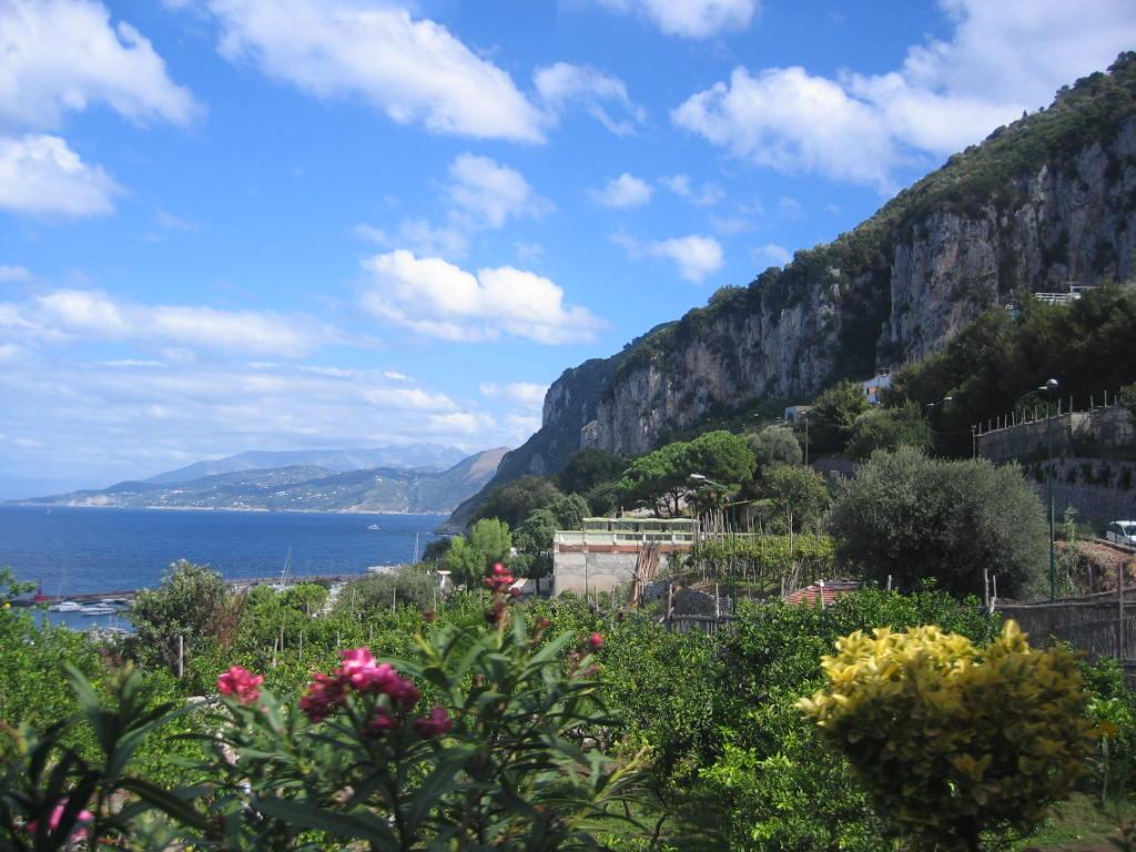 1024x768 Wallpaper: Capri Island Wallpaper