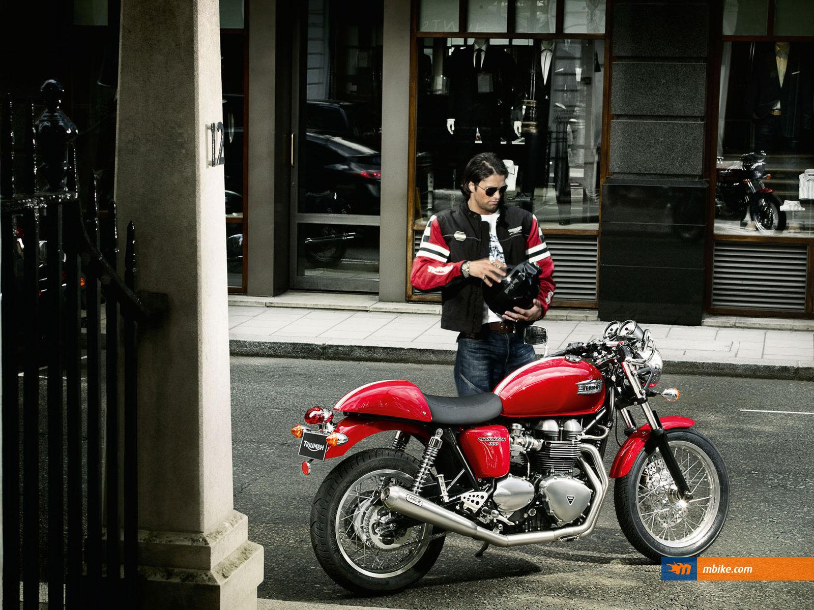 1600x1200 Triumph Thruxton 900 Wallpaper