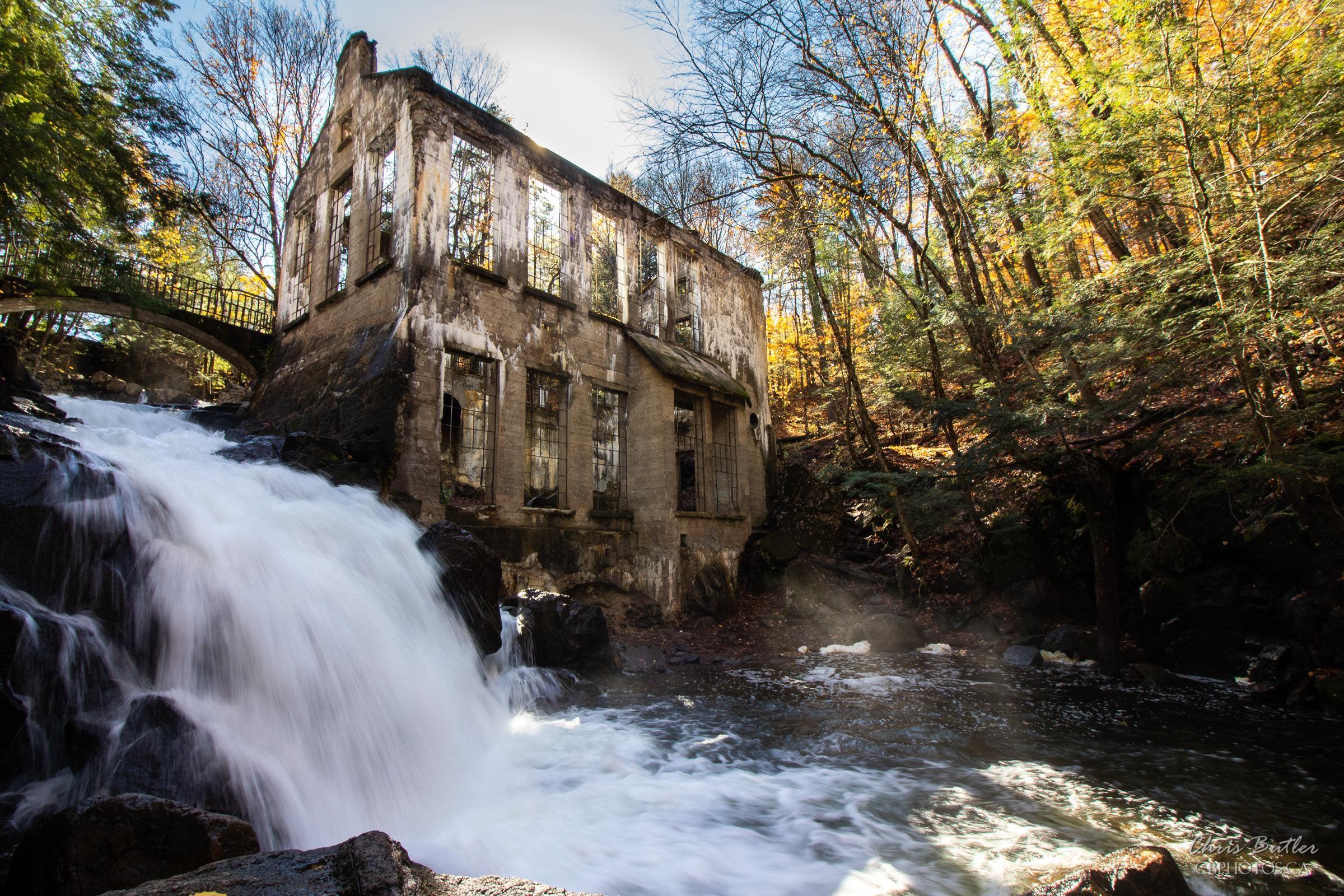 2400x1600 The Carbide Willson ruins near Ottawa, Canada [2400 x 1600]