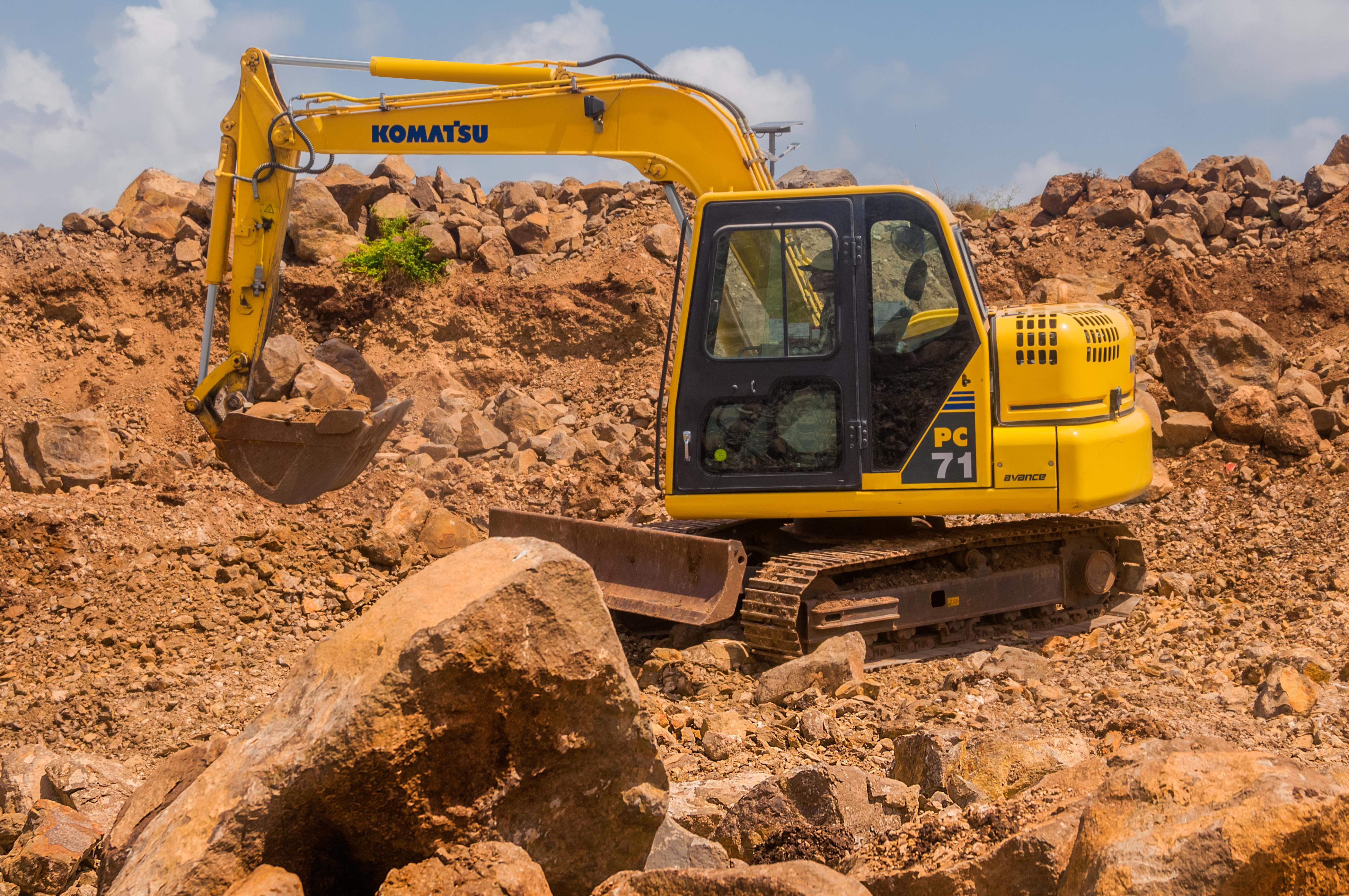 4200x2790 Komatsu PC Excavator wallpaper