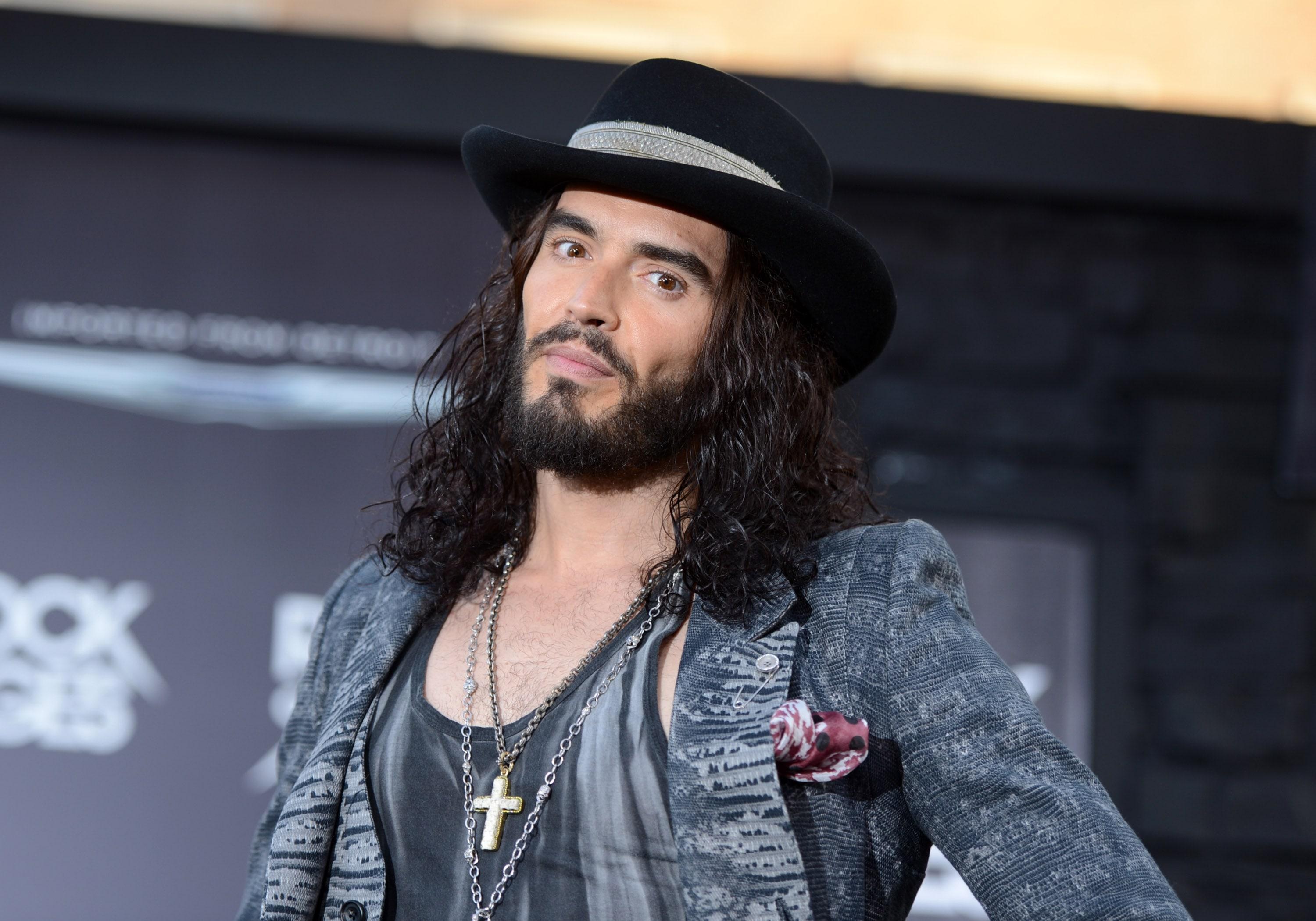 3000x2101 Download Latest HD Wallpaper of, Celebrities, Russell Brand