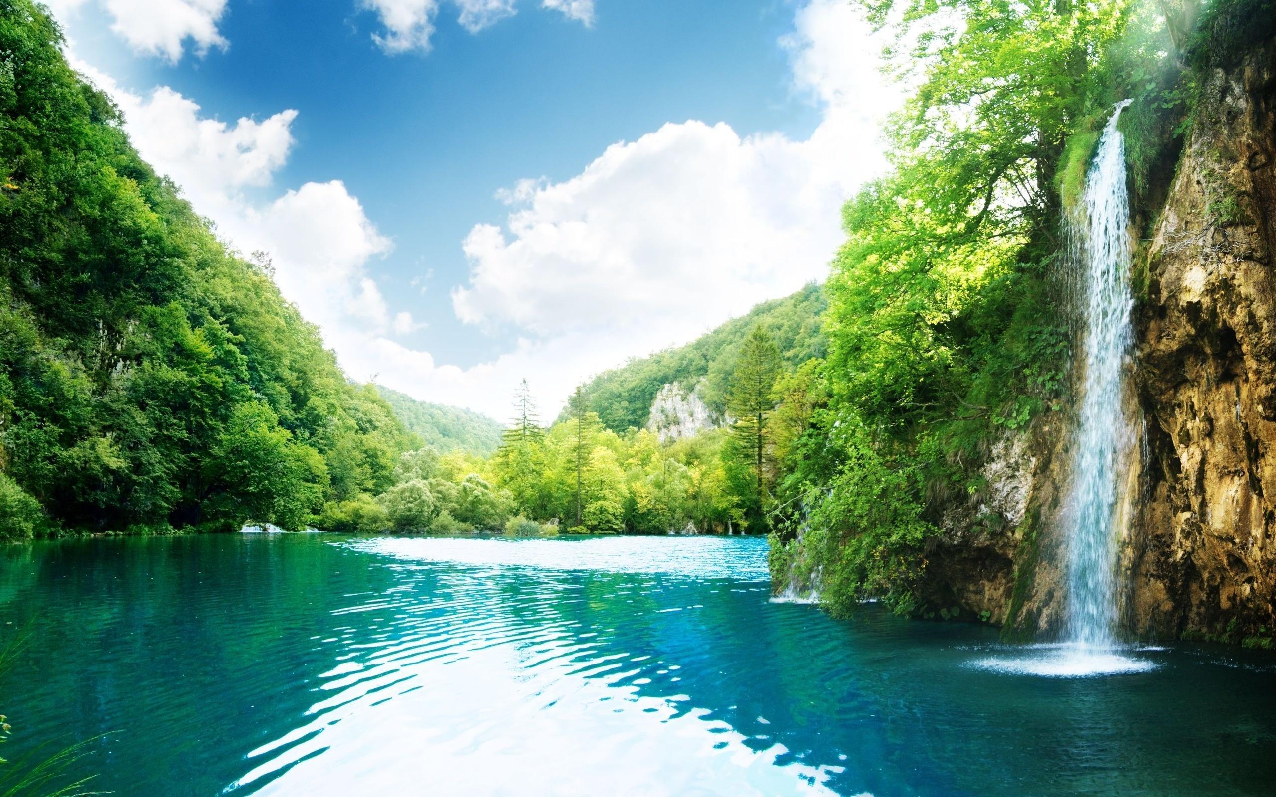 2560x1600 Waterfall Background Free