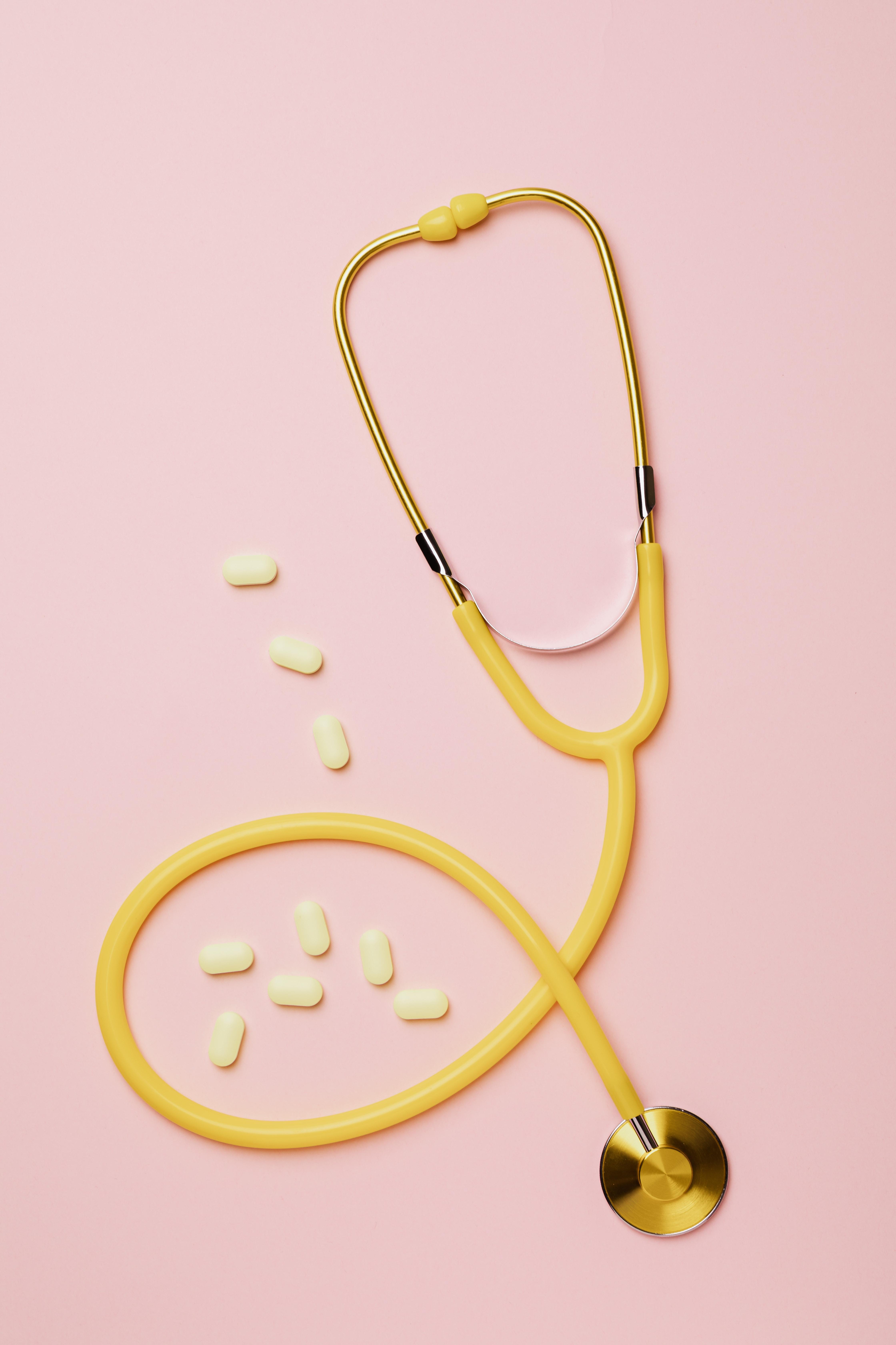 4480x6720 Yellow Stethoscope And Tablets On Pink Background · Free