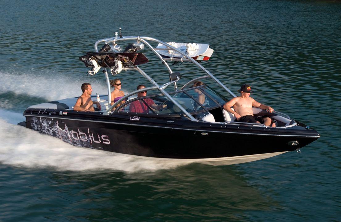 1105x720 Wakeboarding Boat Wallpaper