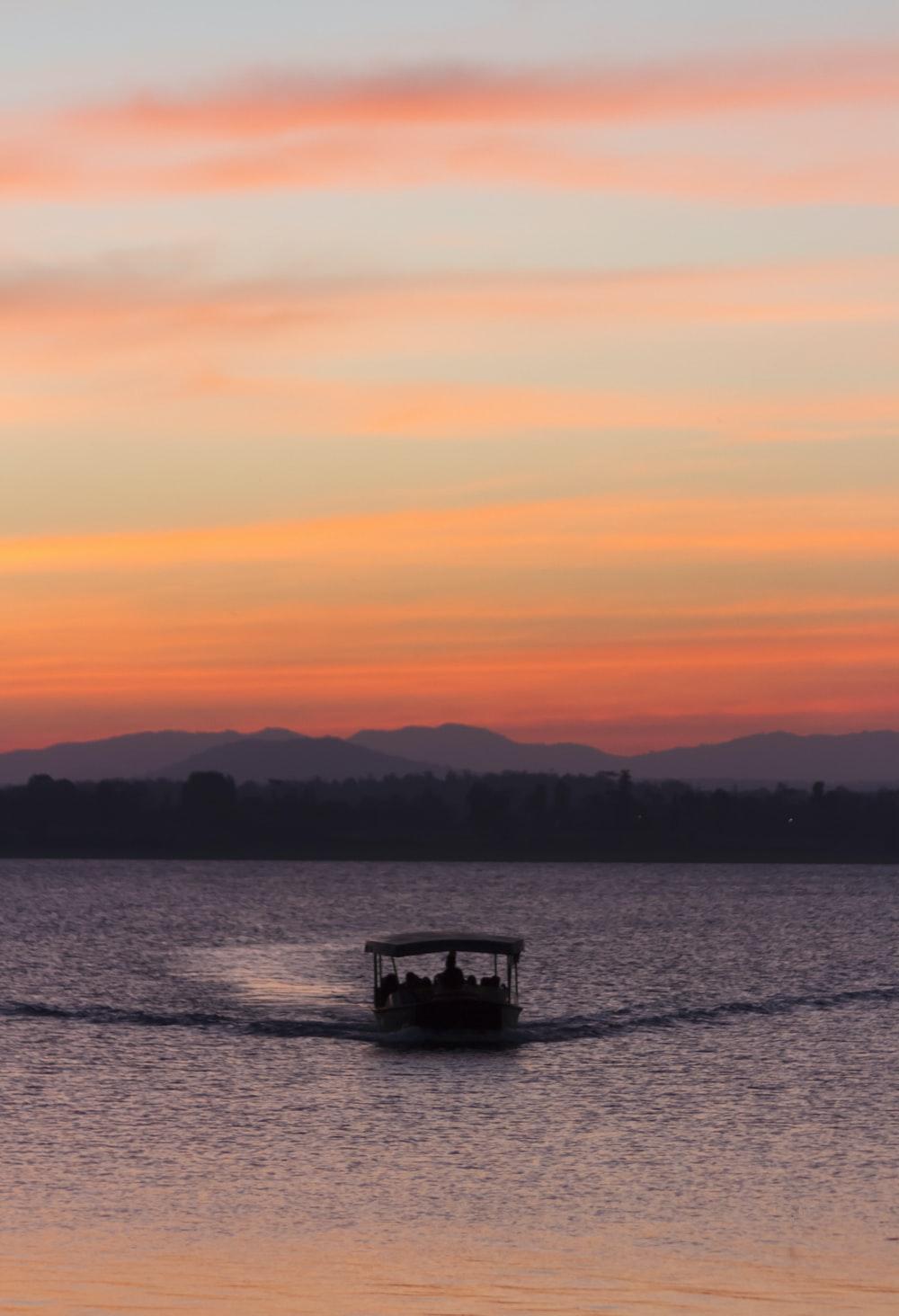 1000x1464 Boat Wake Picture. Download Free Image