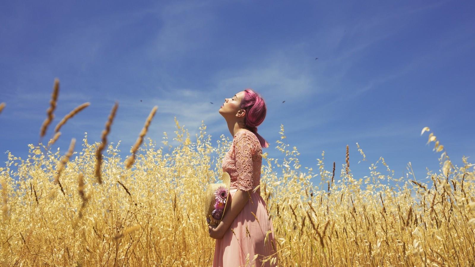 1600x900 Download 1600x900 Women, Model, Land, Closed Eyes, Looking At Sky Wallpaper