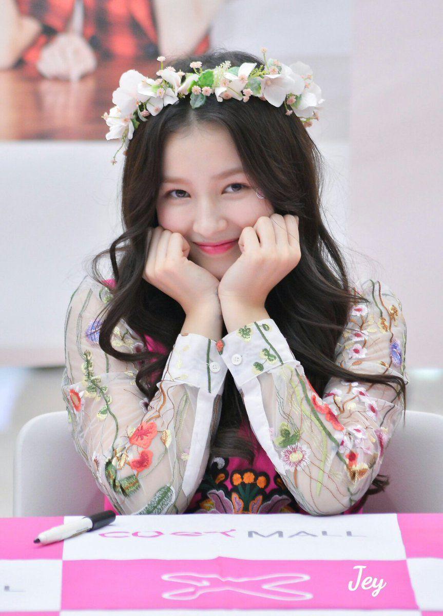 863x1200 12) Etiqueta #MOMOLAND en Twitter. Nancy. Idol and K pop