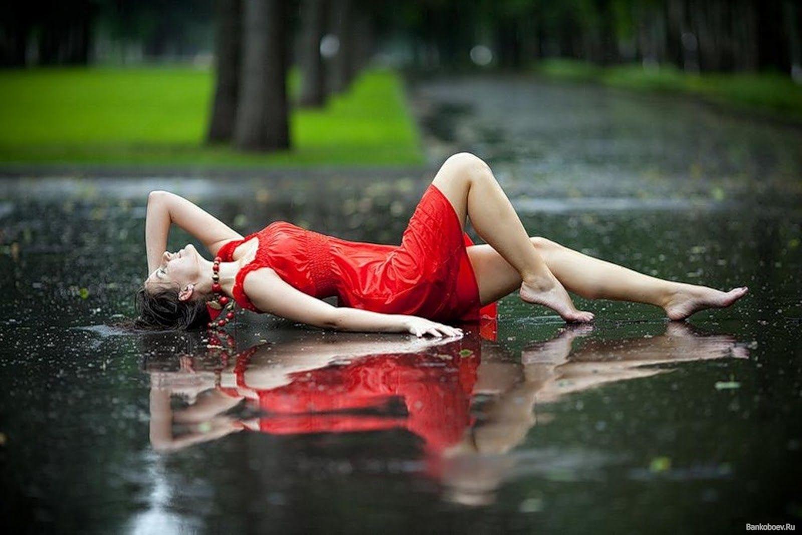 1600x1068 Hd Wallpaper Girl In Rain