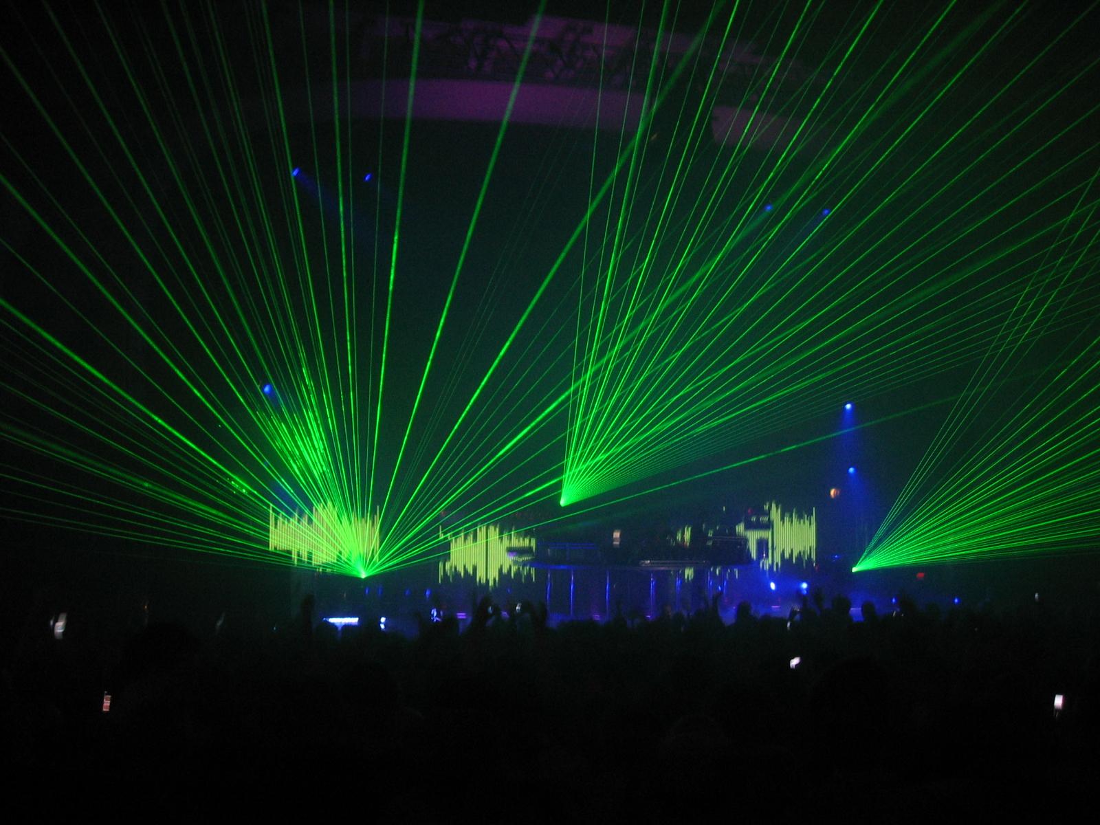 1600x1200 Chemical Brothers