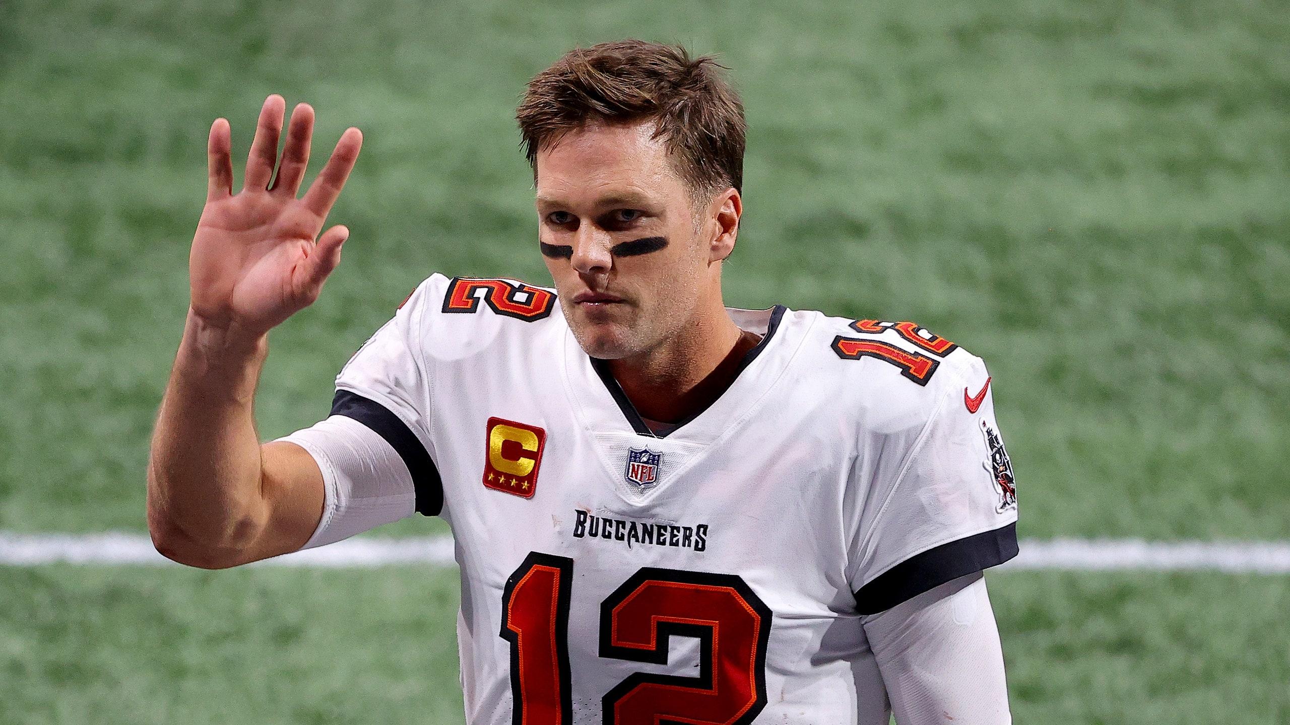 2560x1440 Tom Brady Took the Bucs to the Super Bowl. For Patriots Fans, That's a Source of Both Pleasure and Pain