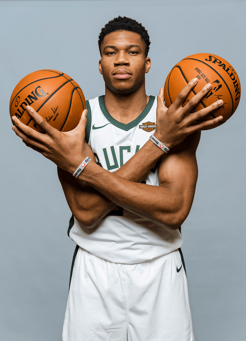 820x1136 Giannis Antetokounmpo Wallpaper HD 2018