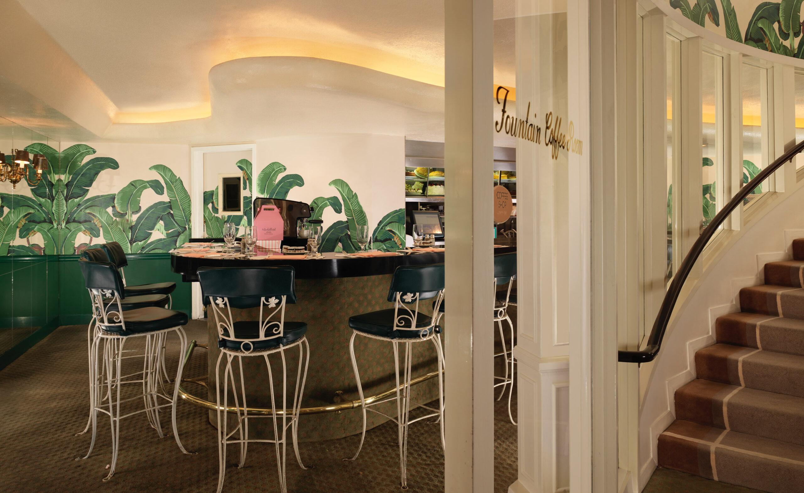 2560x1571 The Iconic Original Martinique Wallpaper in Beverly Hills