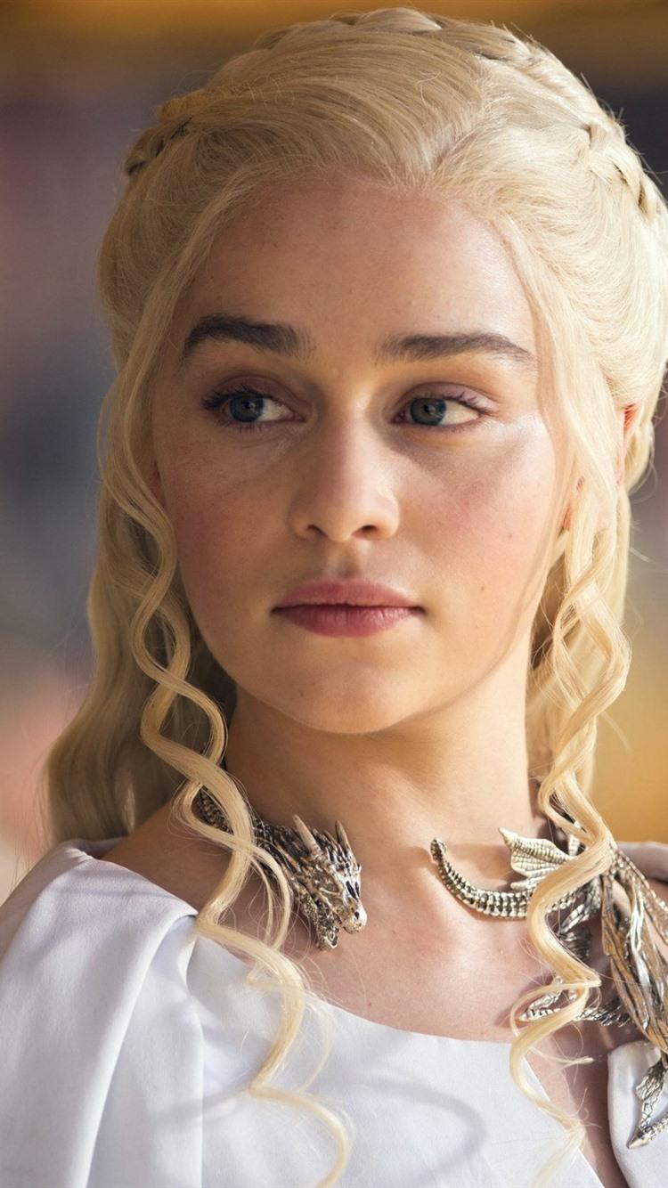 750x1334 Emilia Clarke