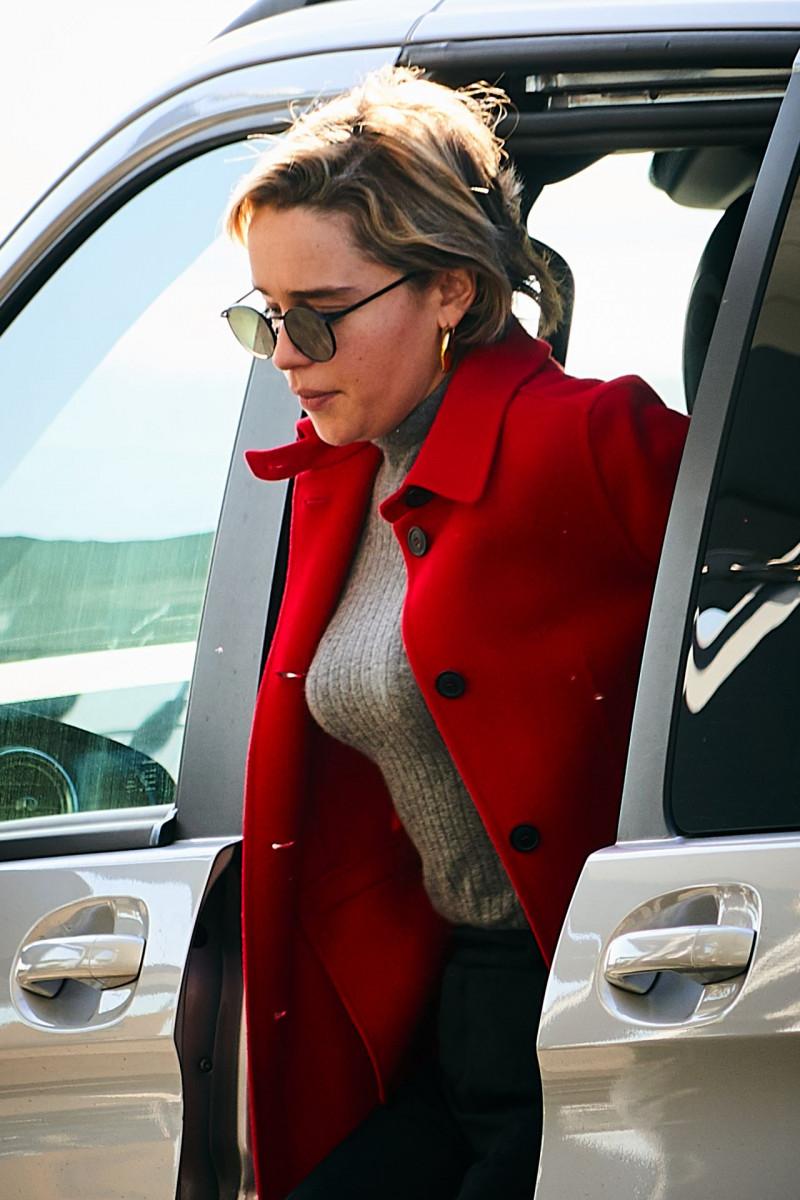 800x1200 Emilia Clarke wallpaper