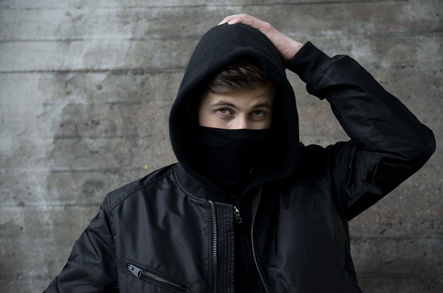 1548x1024 Alan Walker Remixes Julia Michaels' 'Issues't: Listen