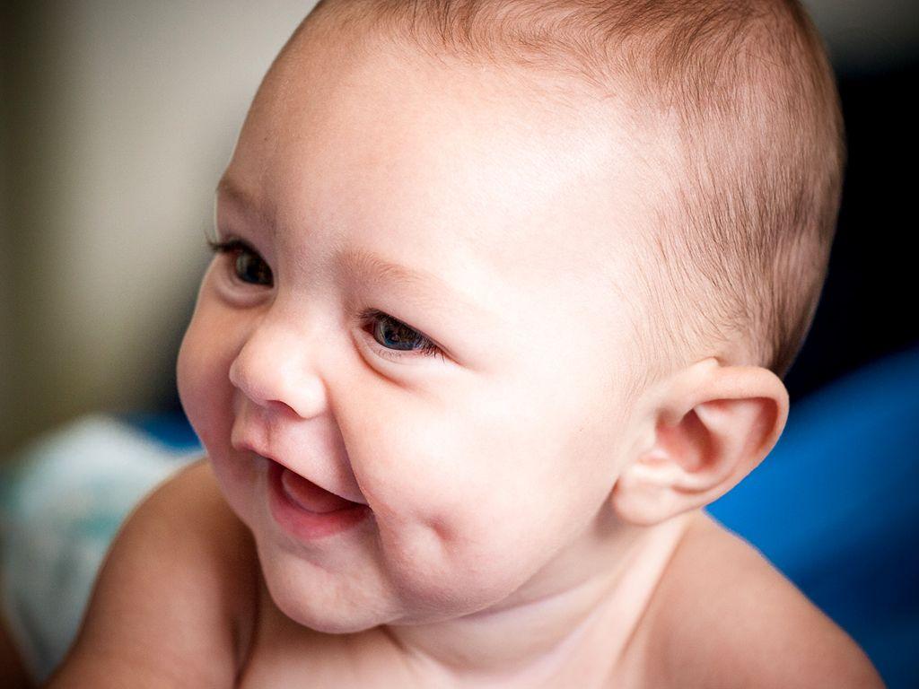 1024x768 Desktop Cute Baby Wallpaper