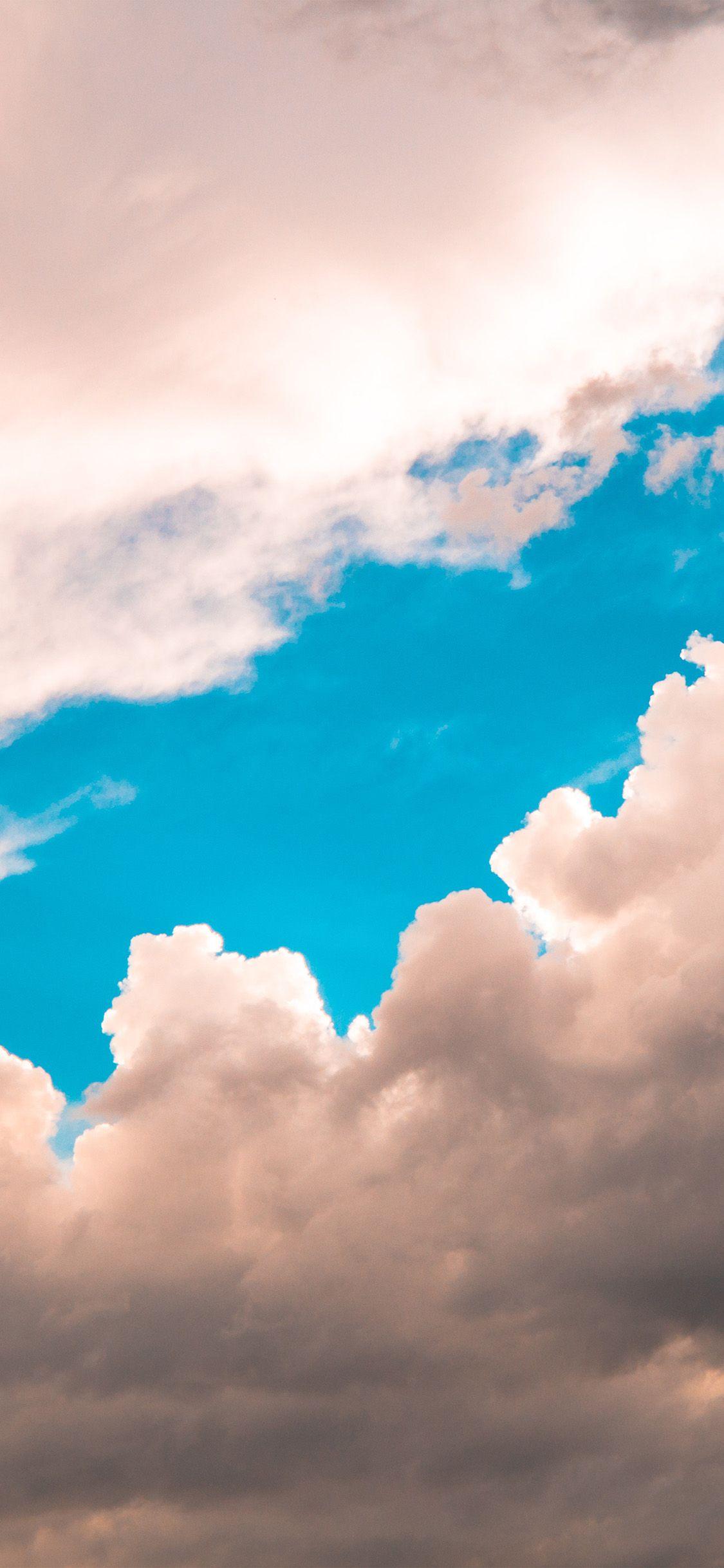 1125x2436 Aesthetic Sky Clouds Wallpaper