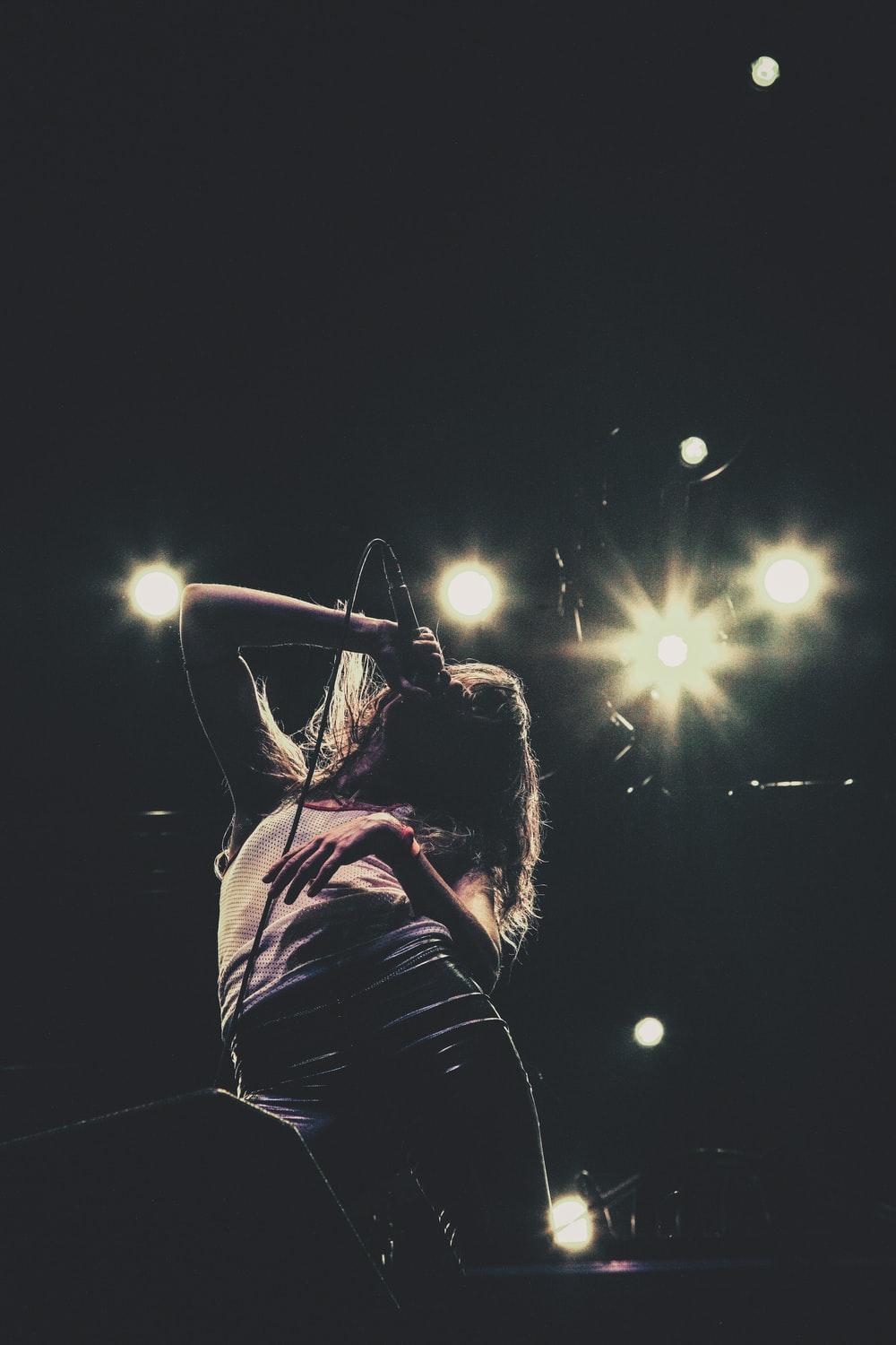 1000x1500 Woman Singer Picture. Download Free Image