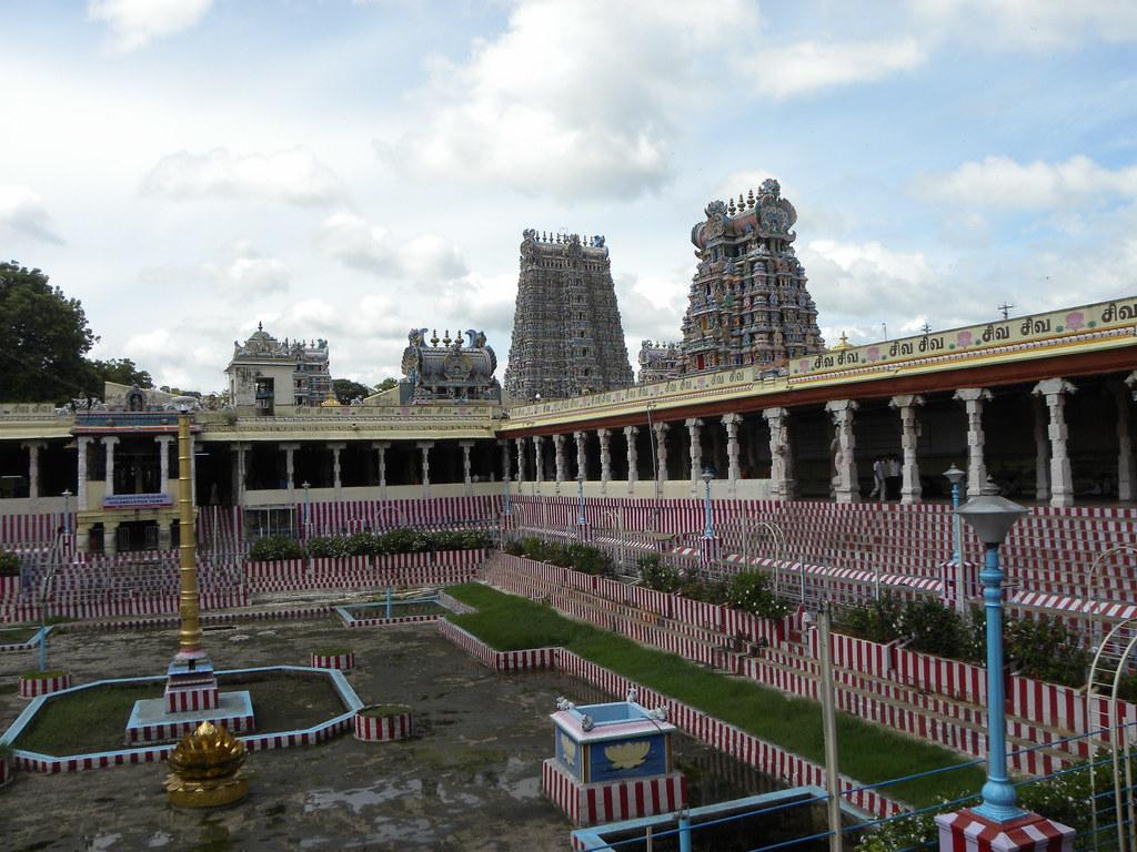 1024x768 Meenakshi Temple. Meenakshi Sundareswarar Temple or Meenaks