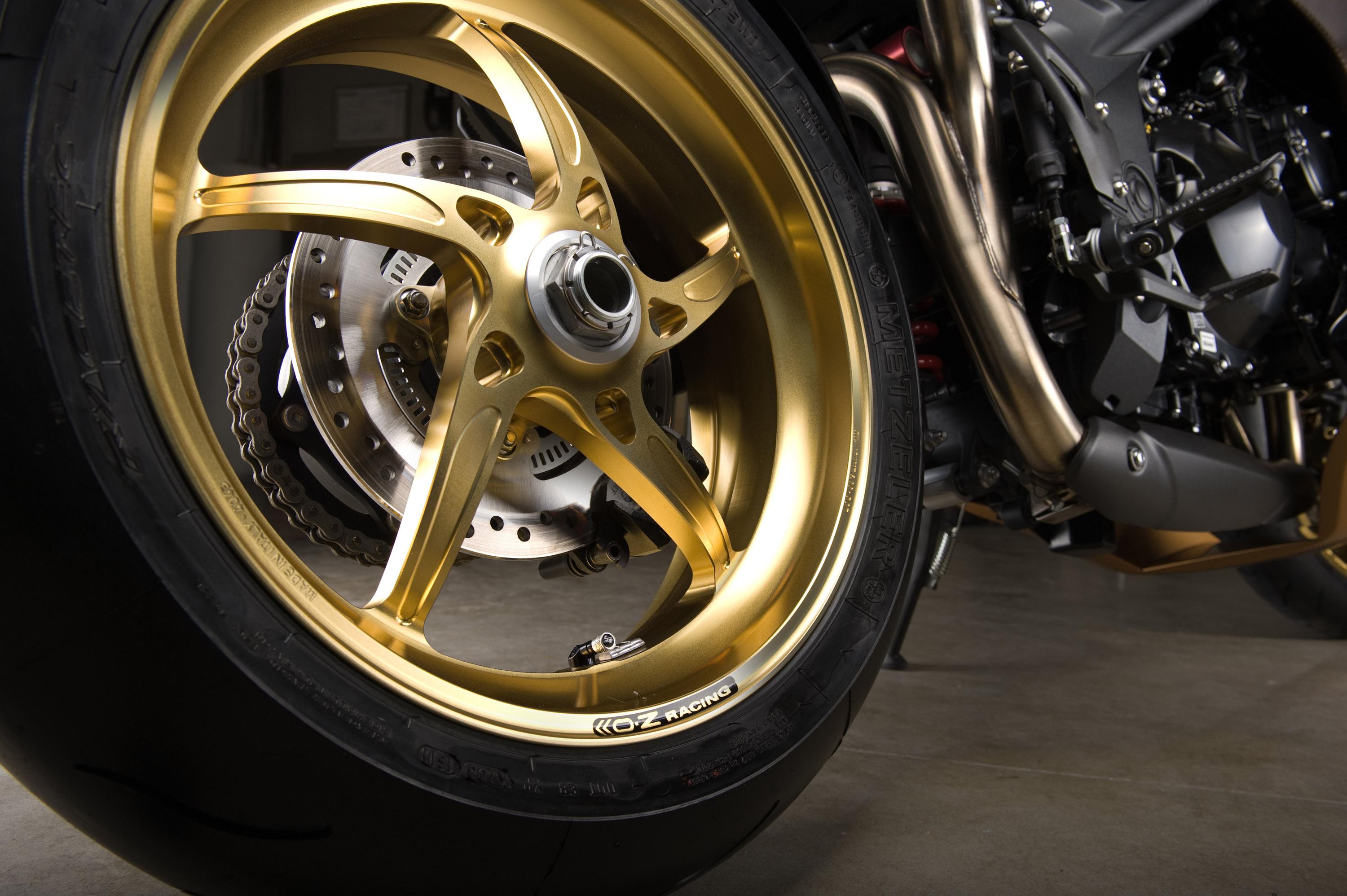 3000x1996 Triumph Speed Triple HD Wallpaper and Background Image