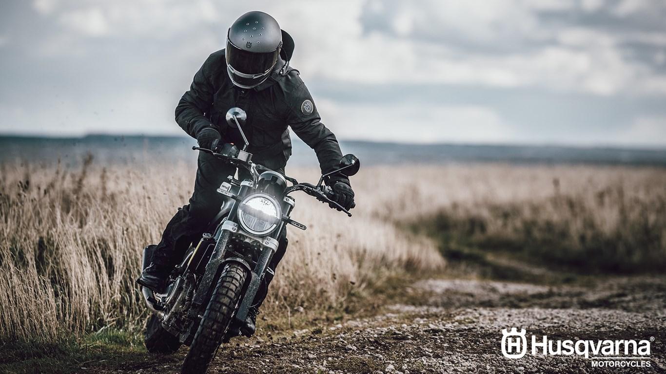 1366x768 Husqvarna Svartpilen 250 Wallpaper