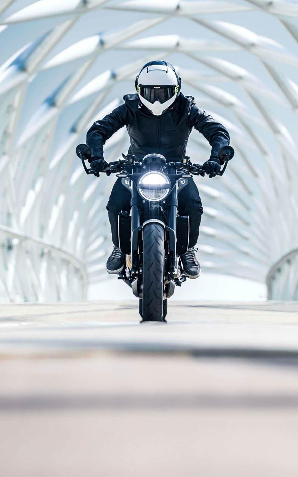 1000x1600 Husqvarna Vitpilen 701 4K Ultra HD Mobile Wallpaper