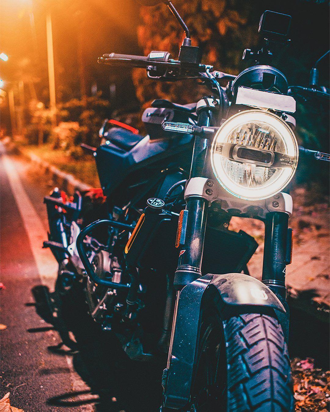 1080x1350 joshi daniel on Instagram: “Date night with Husqvarna Svartpilen 250.. .. .. #joshidaniel #hellofrom #ni. Husqvarna, Night photography, Ktm