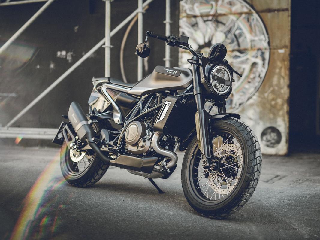 1066x799 Husqvarna Svartpilen 701 MC Commute Review