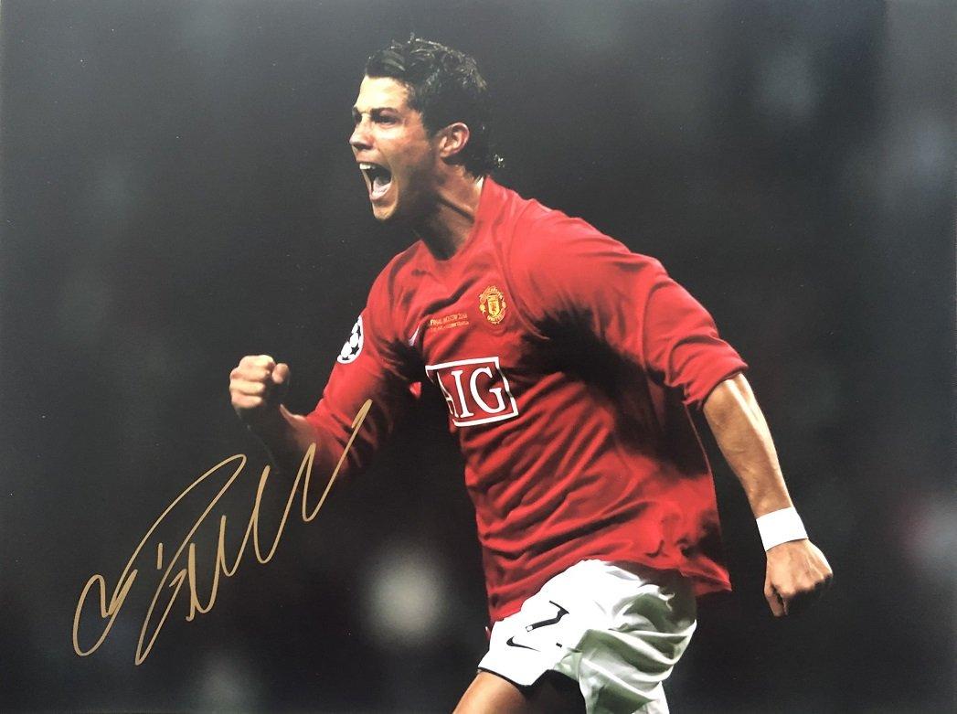 1047x781 Cristiano Ronaldo gold autograph Man Utd photo 12x16
