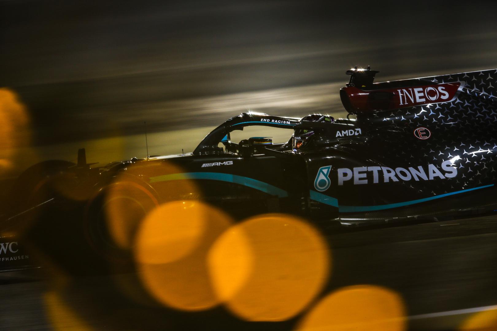 1620x1080 Formula 1: Why has Lewis Hamilton still not got a contract?
