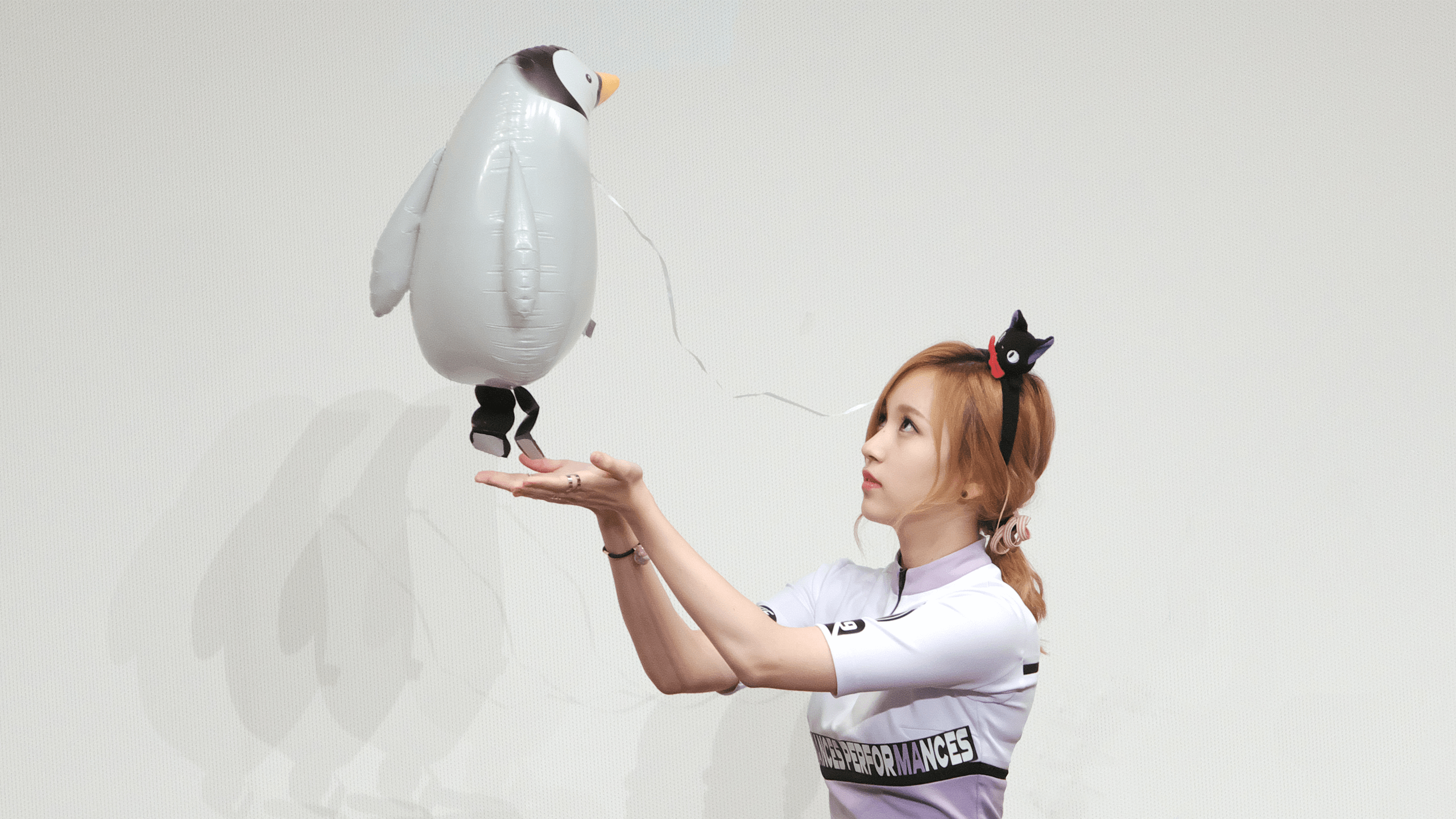 2560x1440 Mina Twice Wallpaper