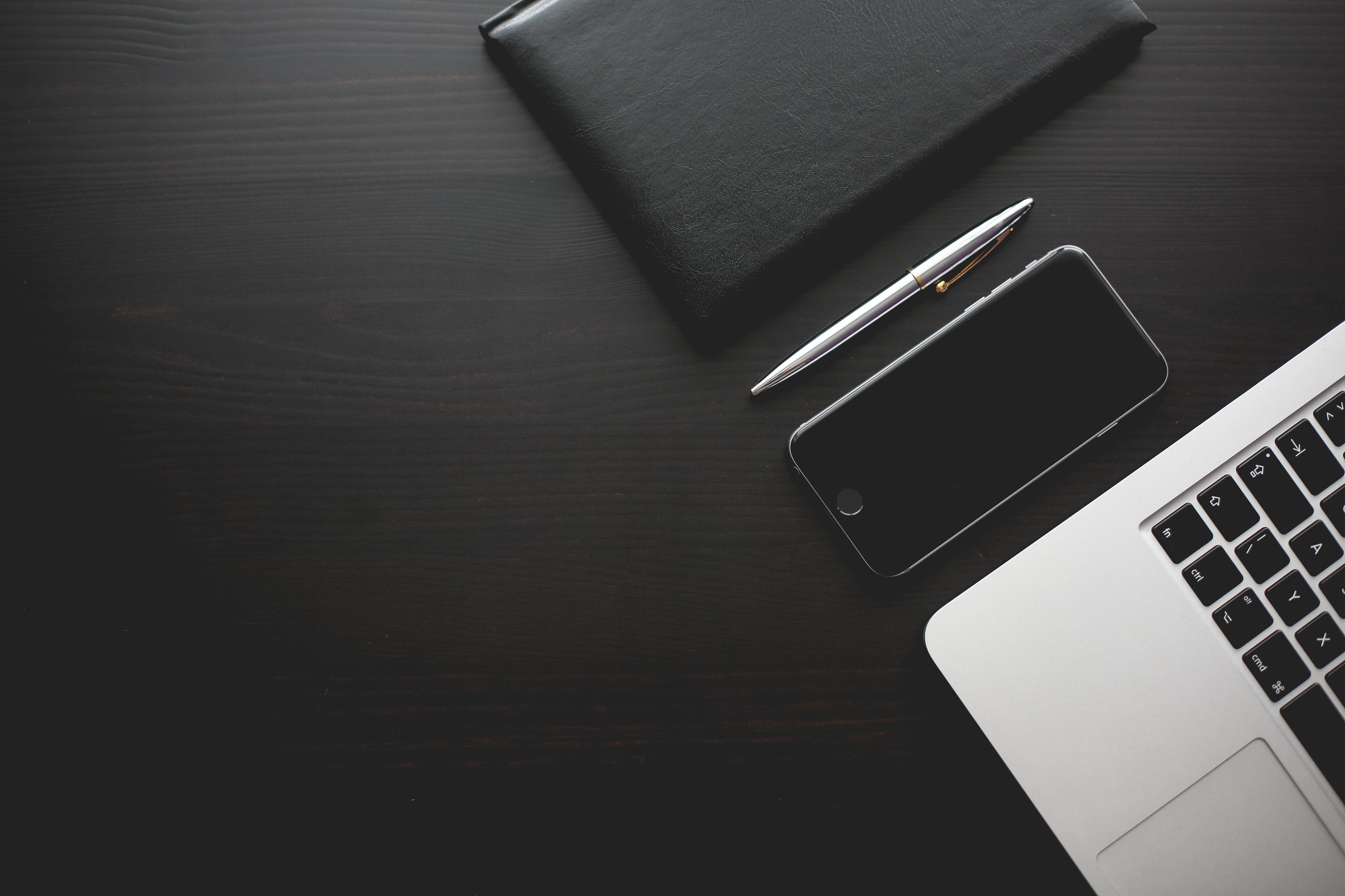 5760x3840 Black on Black Things Free