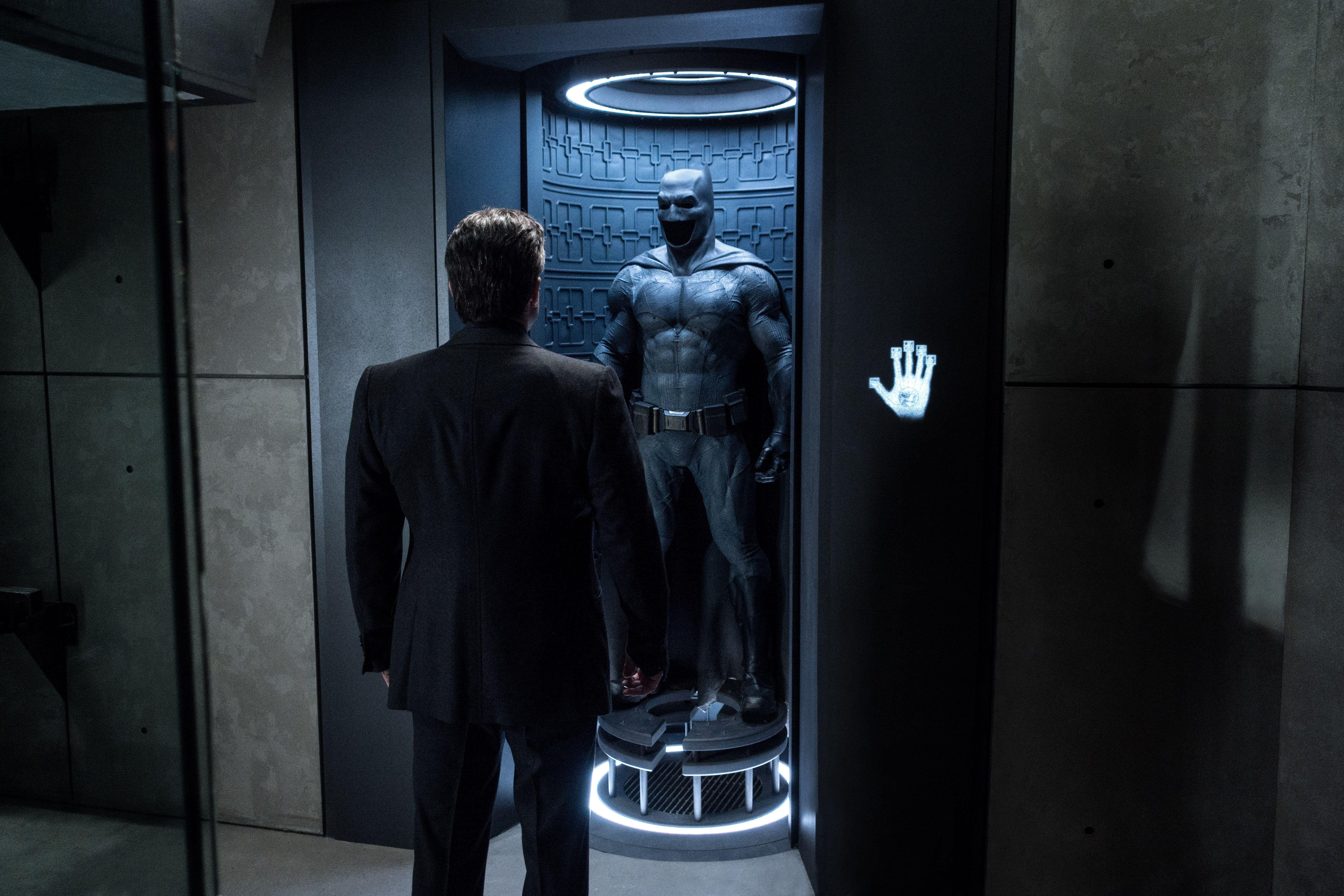 5472x3648 Ben Affleck Stares At The Batman In Hi Res 'Batman V Superman' Image