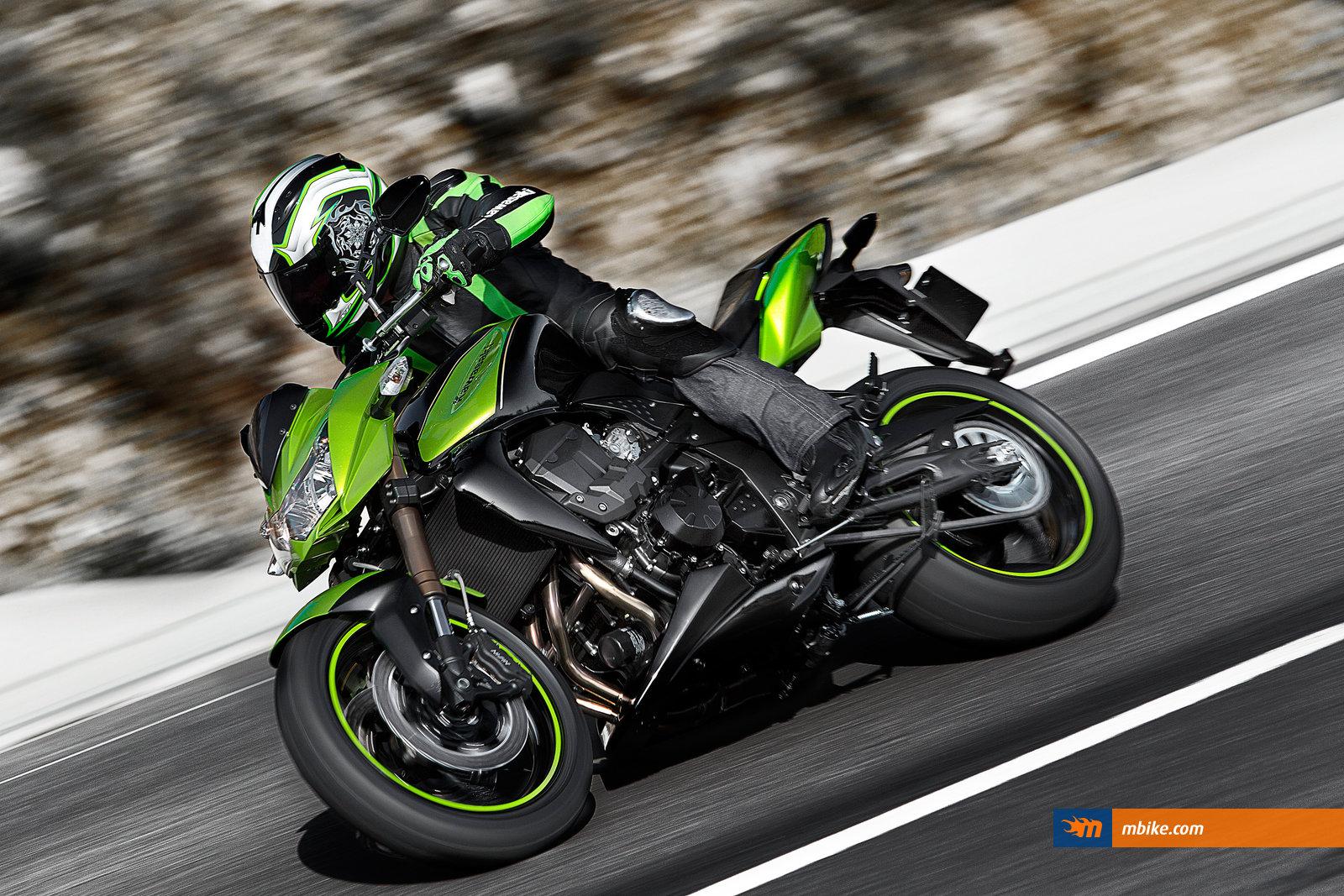 1600x1067 Kawasaki Z 750 R Wallpaper
