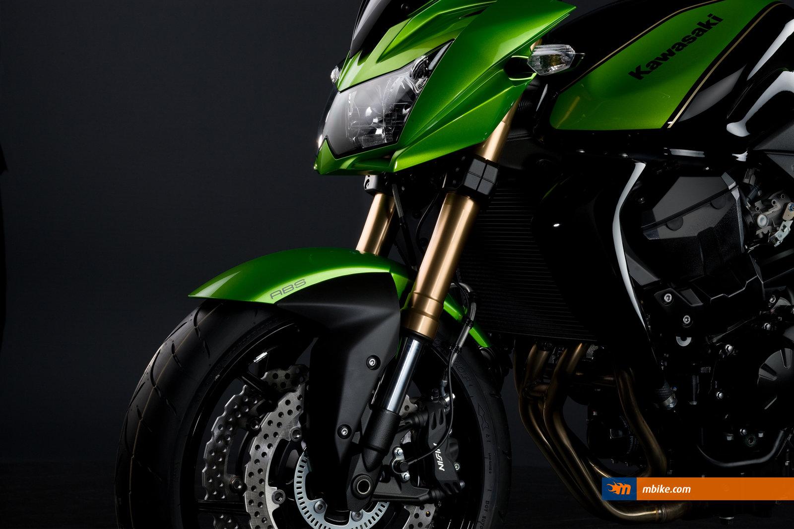 1600x1067 Kawasaki Z 750 R Wallpaper