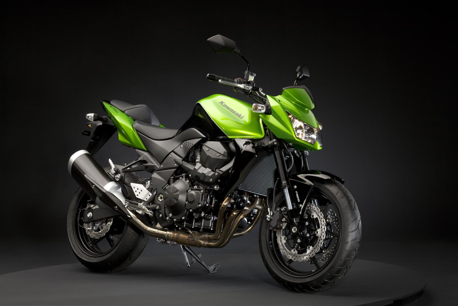 1600x1067 Kawasaki Z750 Wallpaper