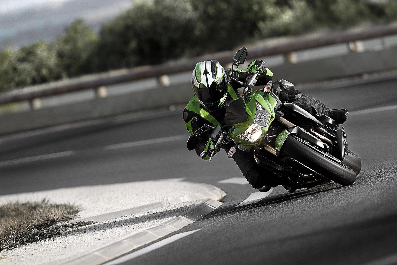 1600x1067 Kawasaki Z 750 R Wallpaper