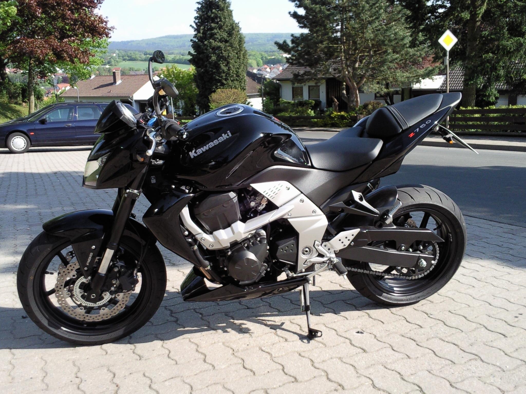 2048x1536 KAWASAKI Z750 ABS