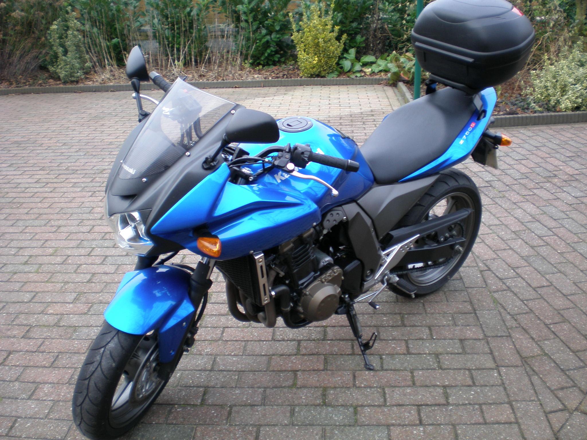 2048x1536 One The Sports Cars: kawasaki z750 wallpaper