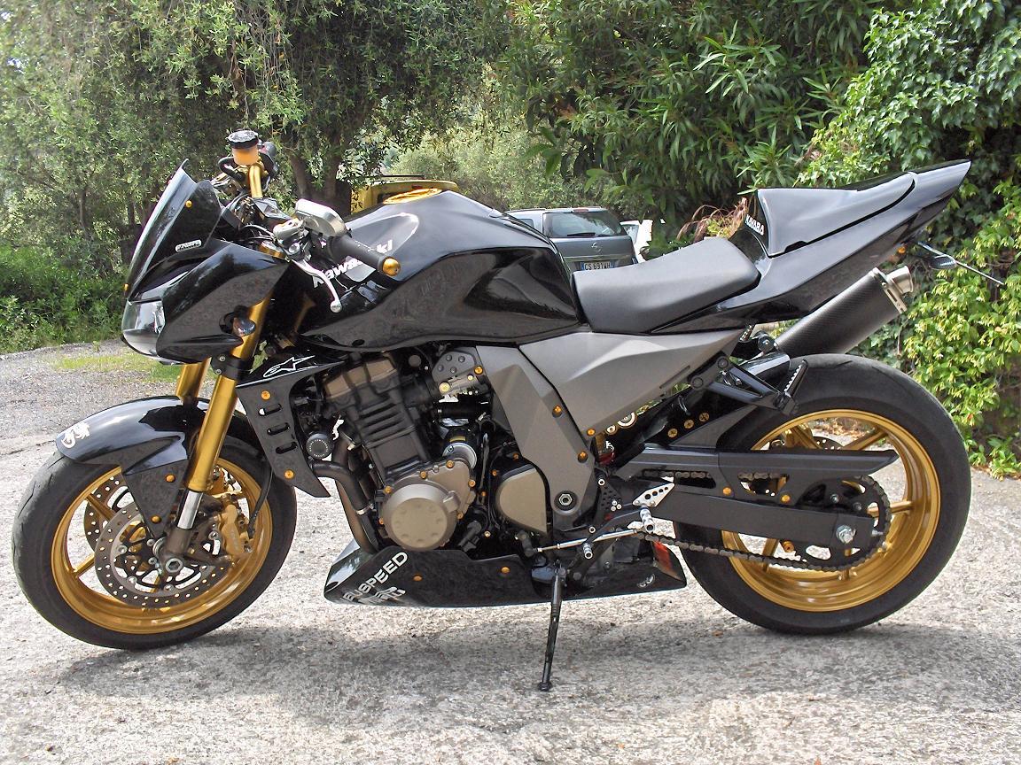 1152x864 Kawasaki Z 750 pic 3