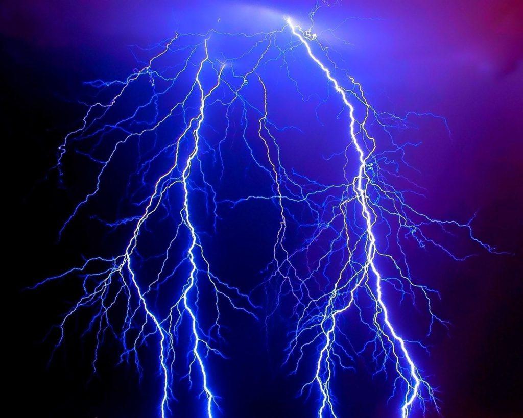 1024x819 Wallpaper For > Purple Lightning Wallpaper