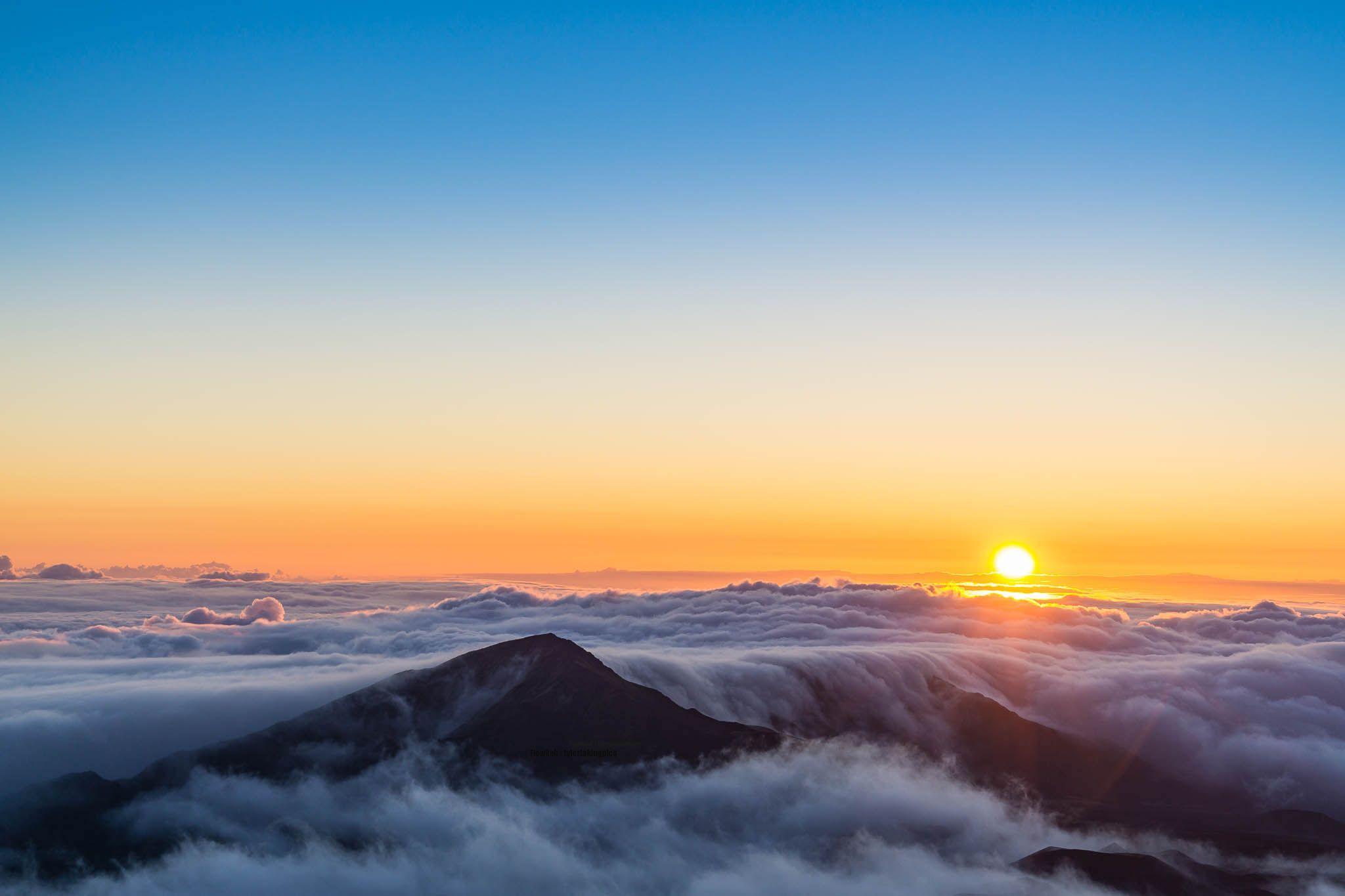 2048x1365 Sunrise Above The Clouds In Maui [OC][2048x1364] • R EarthPorn. Above The Clouds, Sunrise Wallpaper, Clouds