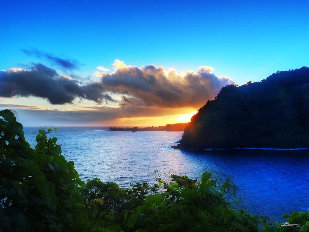 1024x768 Photo of the Moment: Sunrise on the Road to Hana, Maui