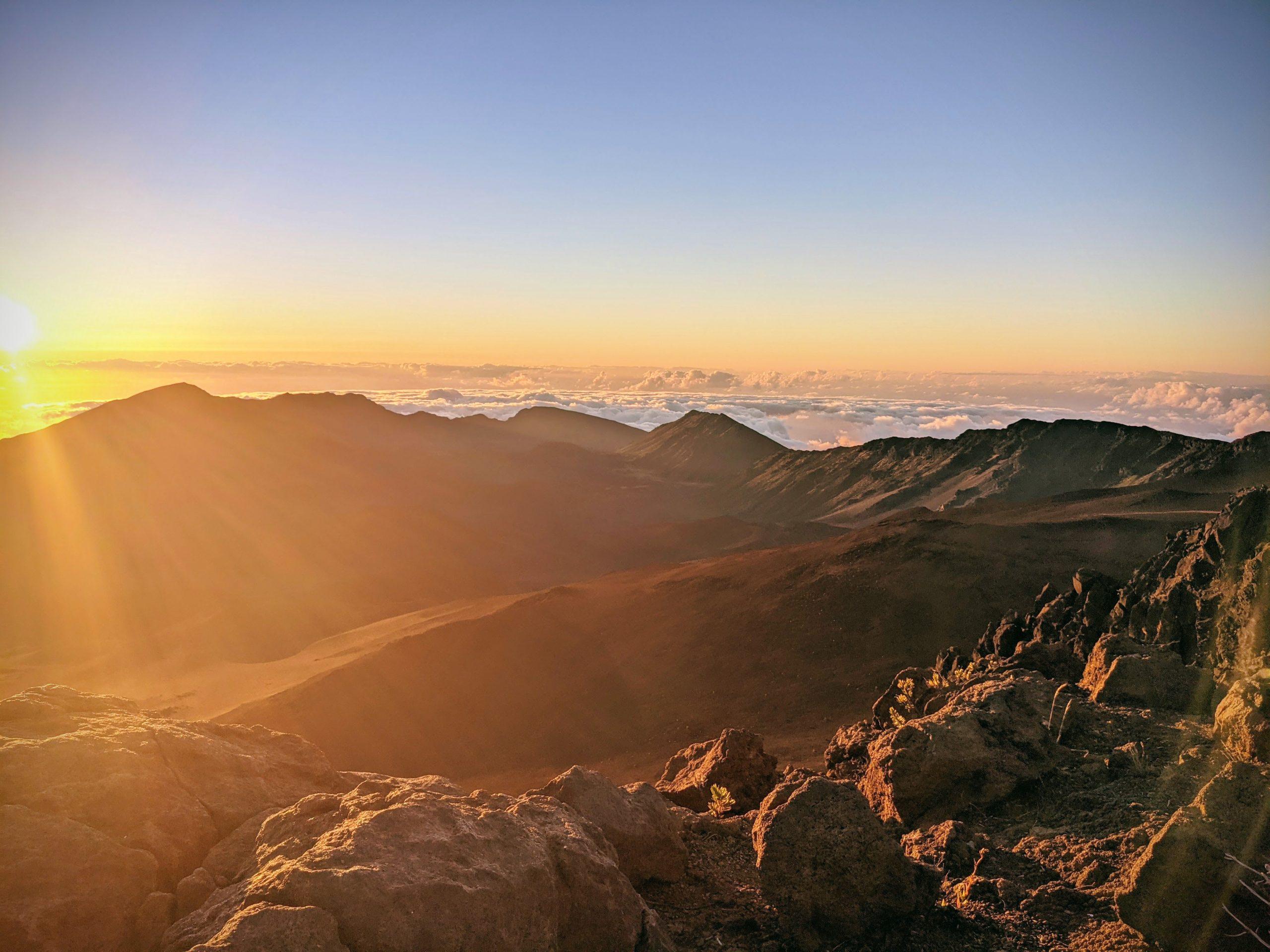 2560x1920 PHOTOS: Haleakala Maui Sunrise 2021 Happy Hours